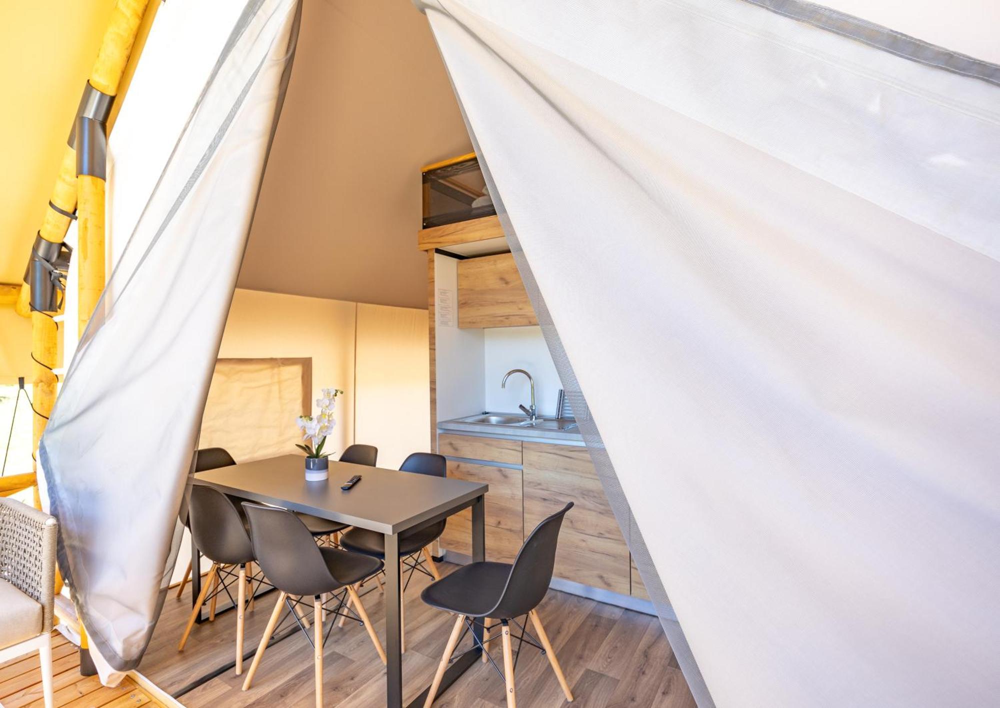 Camp Dole Zivogosce - Mobile Home And Glamping Tent Bagian luar foto
