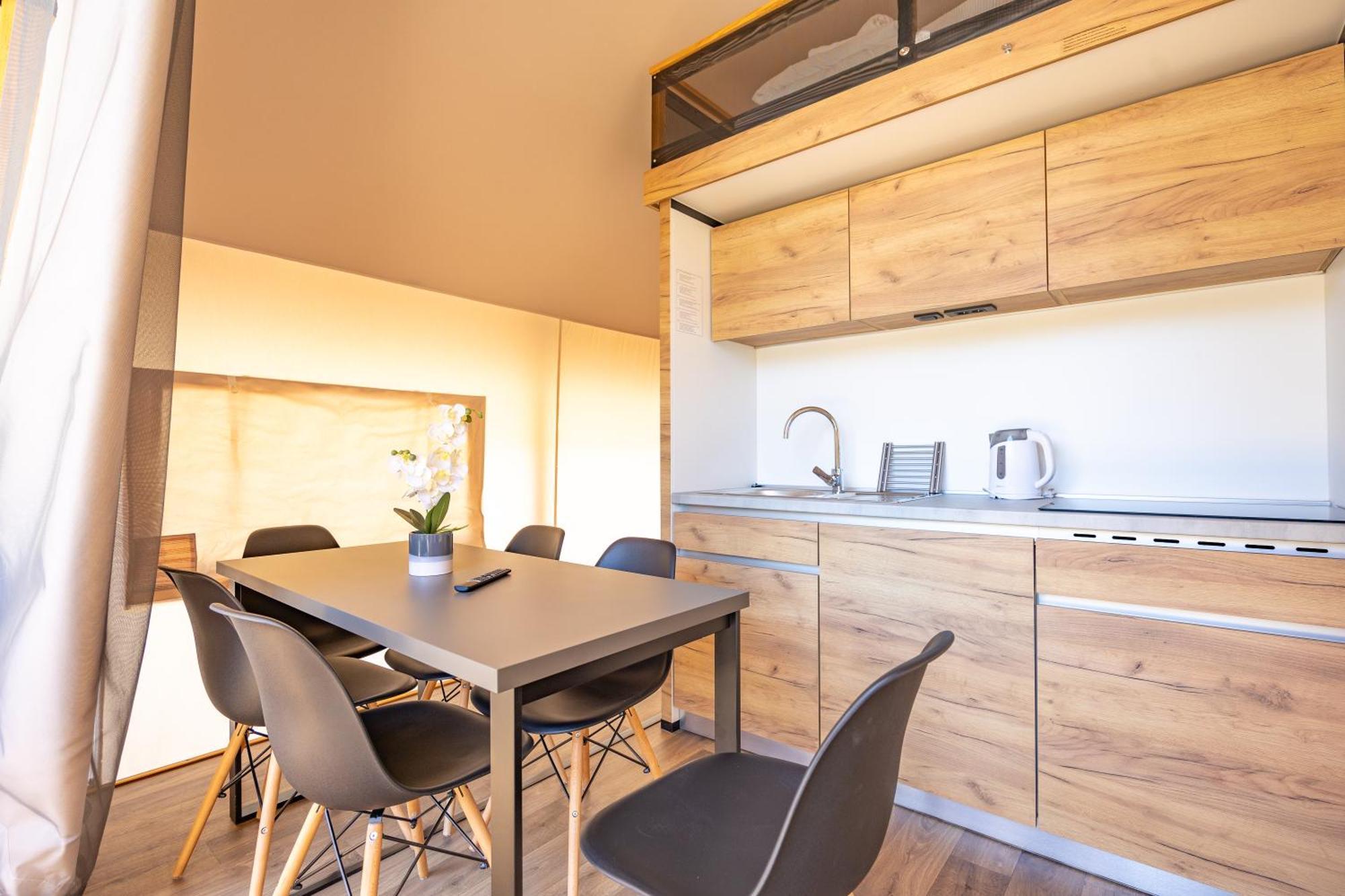Camp Dole Zivogosce - Mobile Home And Glamping Tent Bagian luar foto