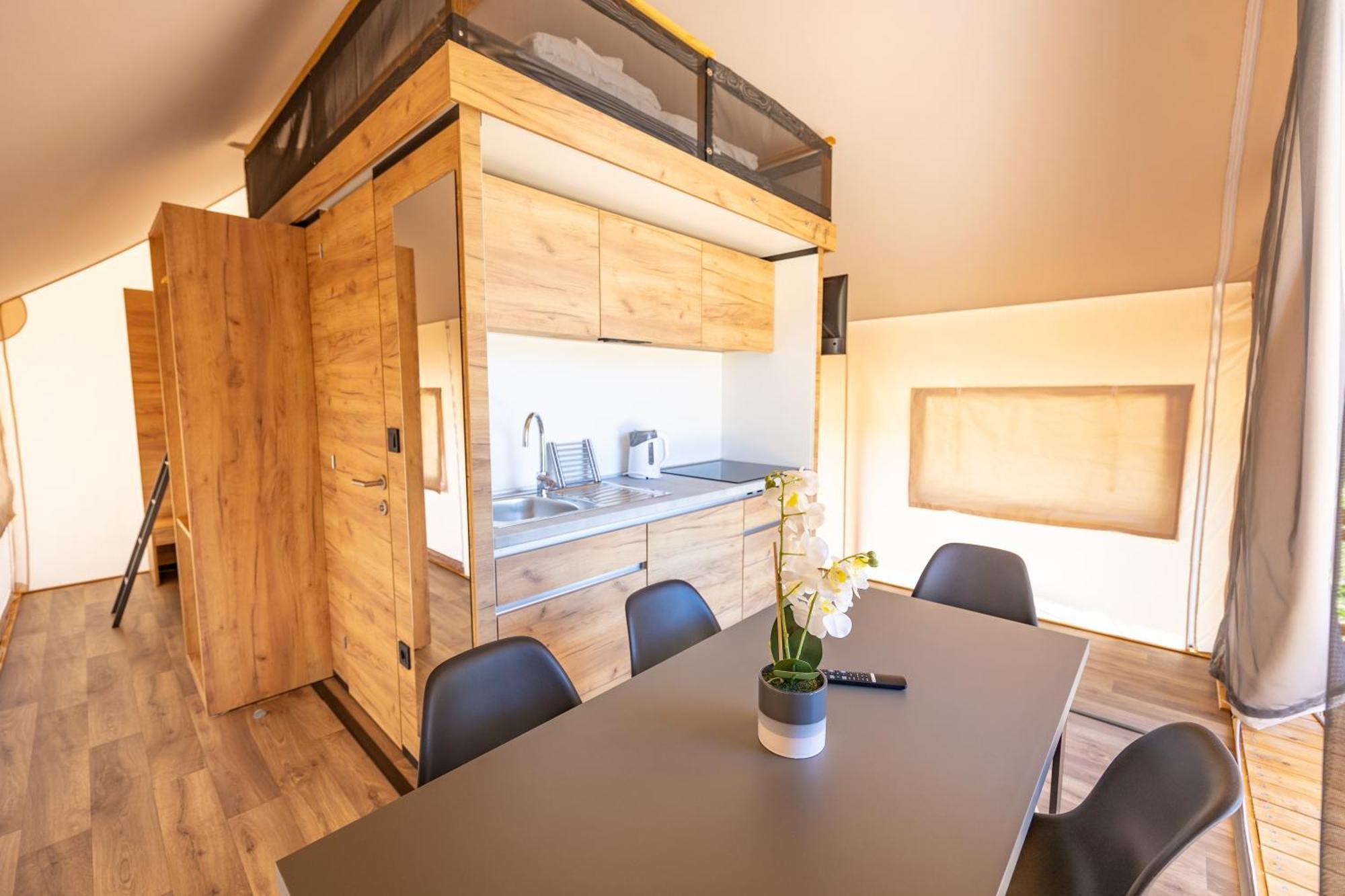 Camp Dole Zivogosce - Mobile Home And Glamping Tent Bagian luar foto