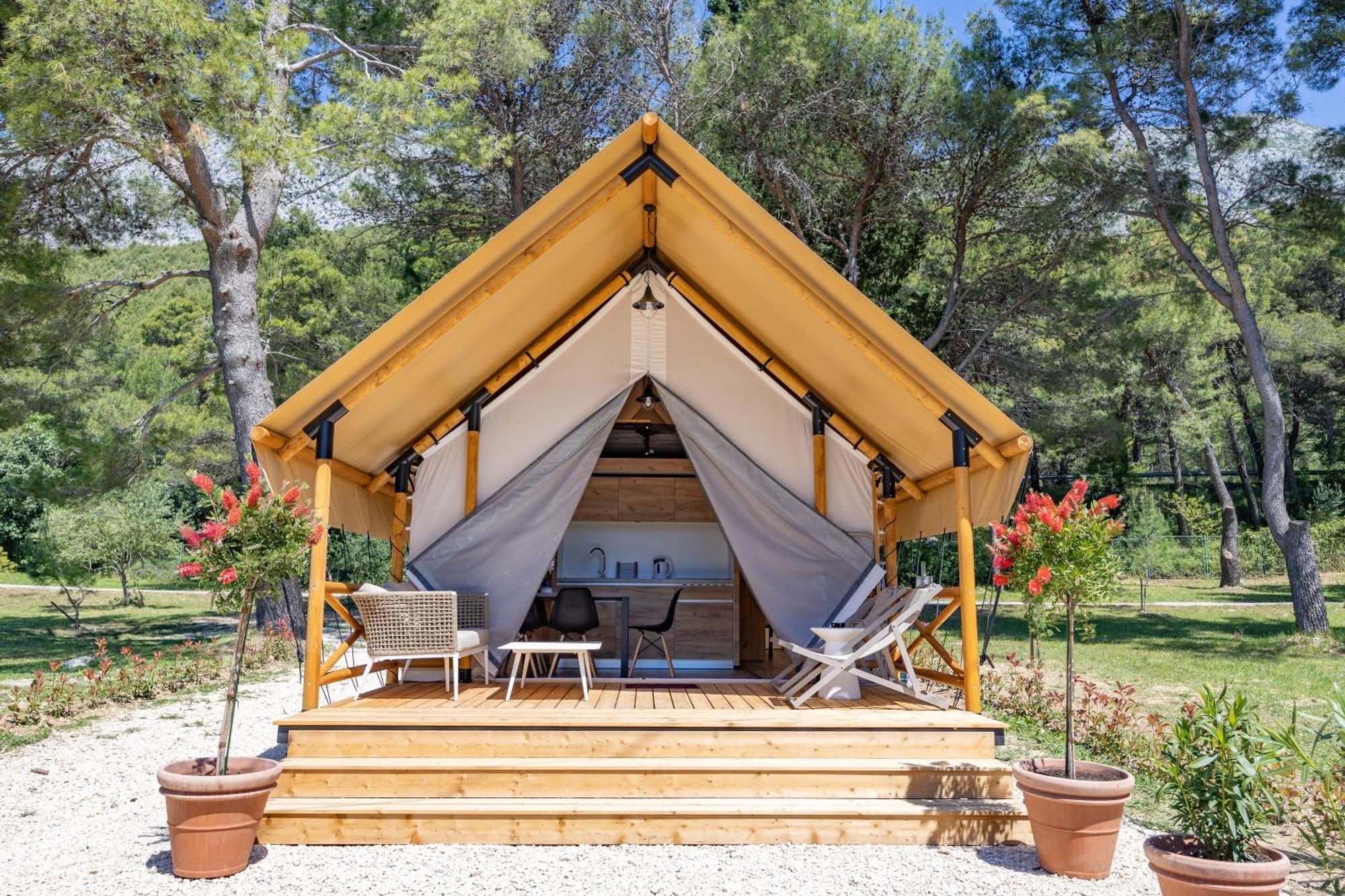 Camp Dole Zivogosce - Mobile Home And Glamping Tent Bagian luar foto