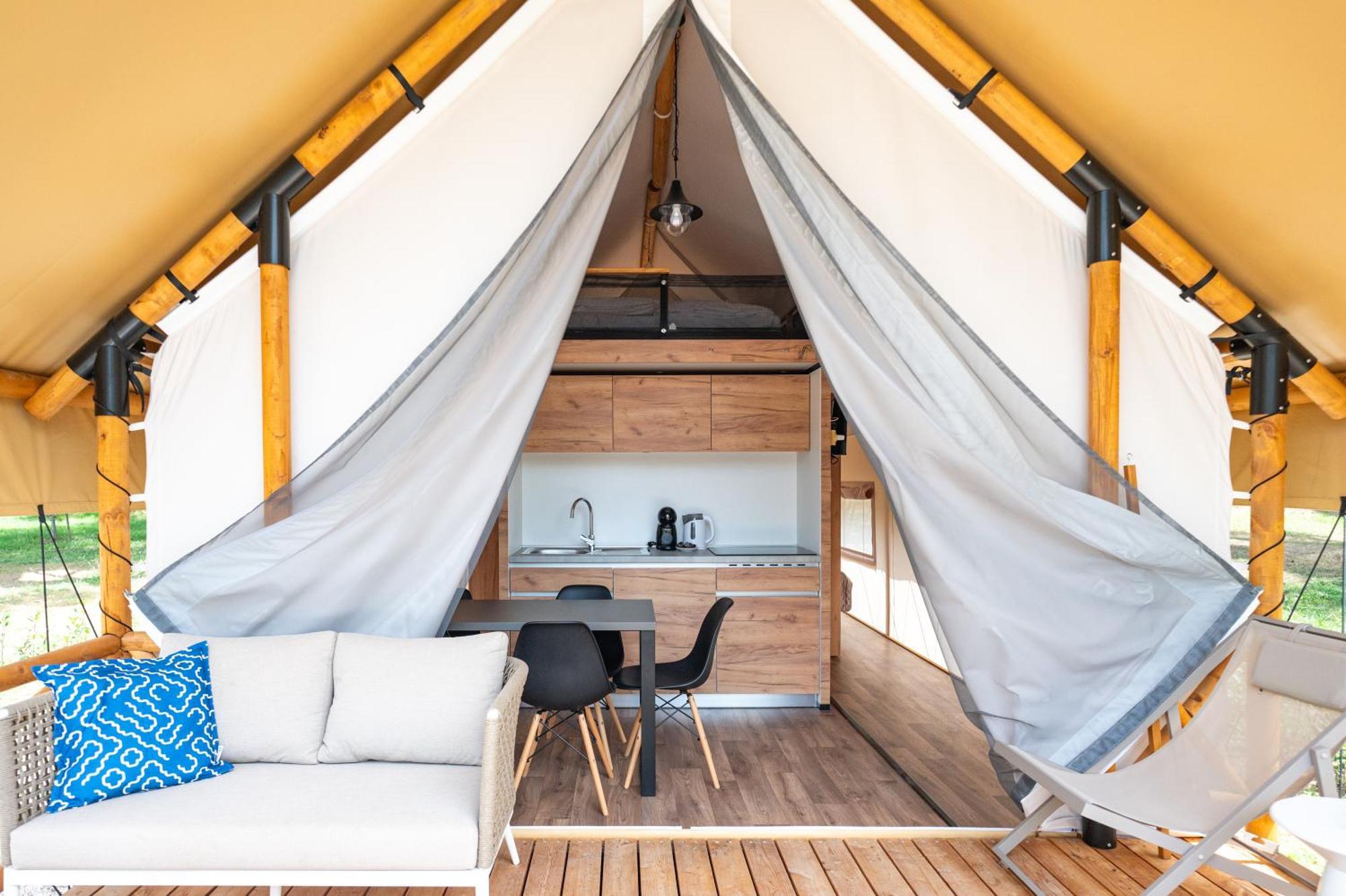 Camp Dole Zivogosce - Mobile Home And Glamping Tent Bagian luar foto